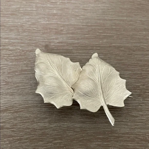 Artisan Silver Tone Leaf Brooch - Picture 5 of 6
